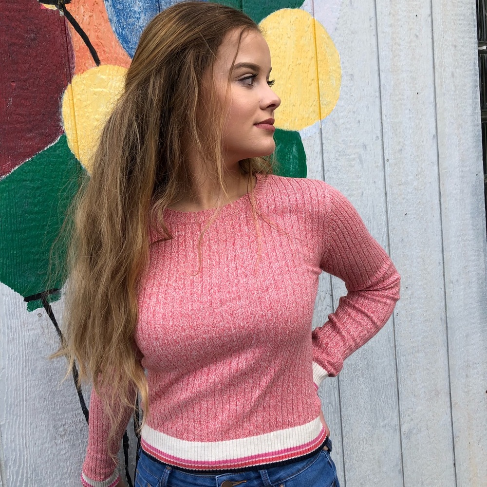 🎈 Retro Inspired Red Classic Sweater 🎈